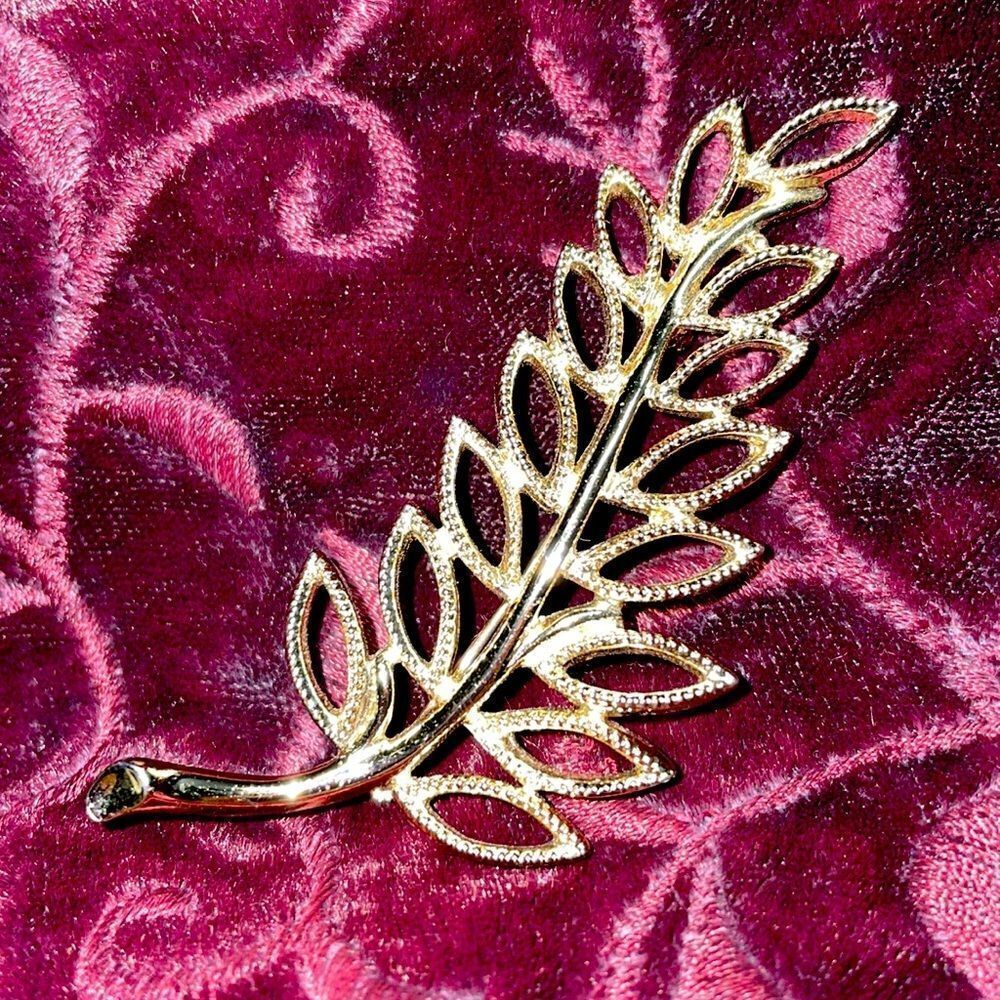 Vintage gold tone open design leaf pin about 3 inches long